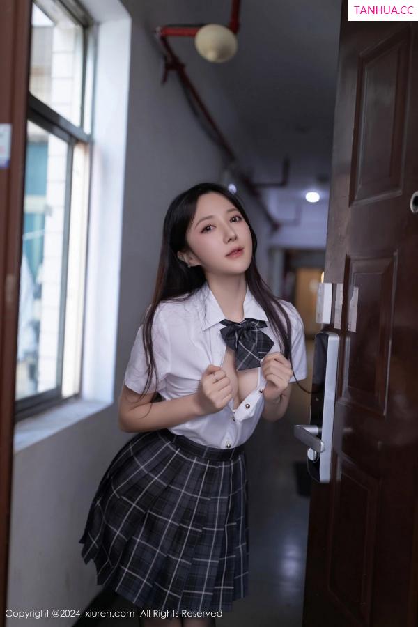 鱼子酱fish  [XiuRen]高清写真图 2024.05.10 No.8516 鱼子酱Fish 黑丝美腿第10张图片